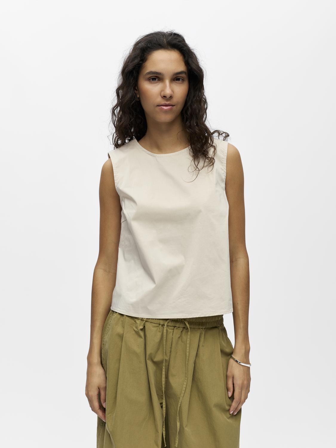 model_shot-front